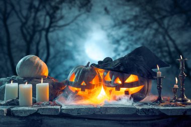 Halloween pumpkins mavi zemin üzerine