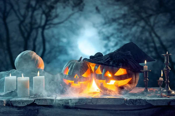 Zucche Halloween Sfondo Blu Foresta Scura — Foto Stock