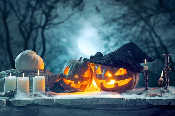 Halloween Sütőtök Sötét Erdő Kék Háttér — Stock Fotó