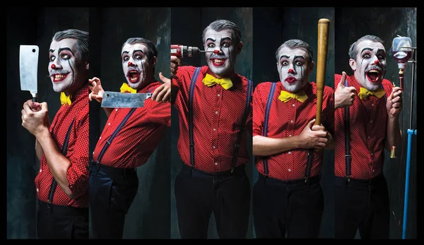 Läskig clown håller en kniv på däck. Halloween-konceptet — Stockfoto