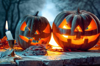 Halloween pumpkins mavi zemin üzerine