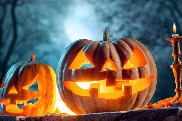 Halloweenpumpor på blå bakgrund — Stockfoto