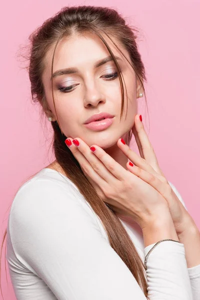 Las jóvenes mujeres retratan con emociones reflexivas — Foto de Stock