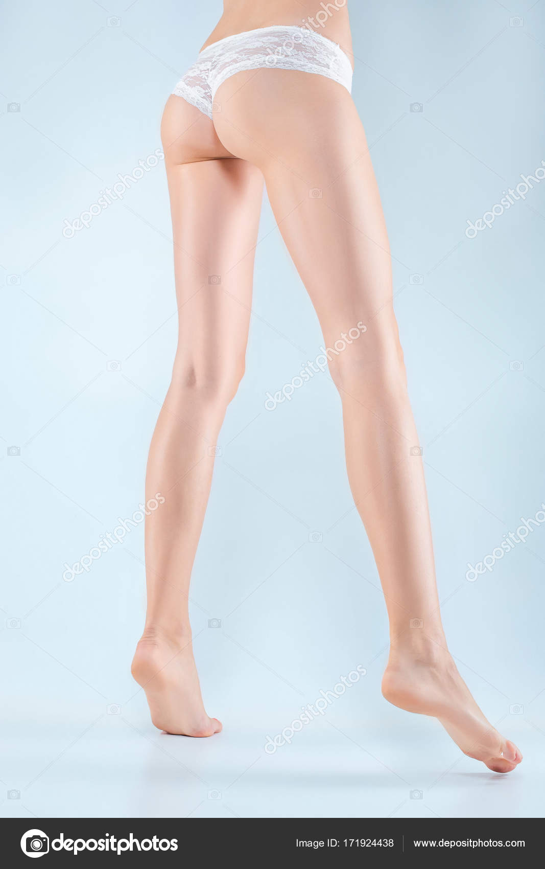 下着姿で完璧な女性の足 ストック写真 C Vova Gmail Com 下着姿で完璧な女性の足 ストック写真 C Vova Gmail Com