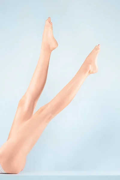 Doskonałe nogi kobiet w bieliźnie. — Zdjęcie stockowe