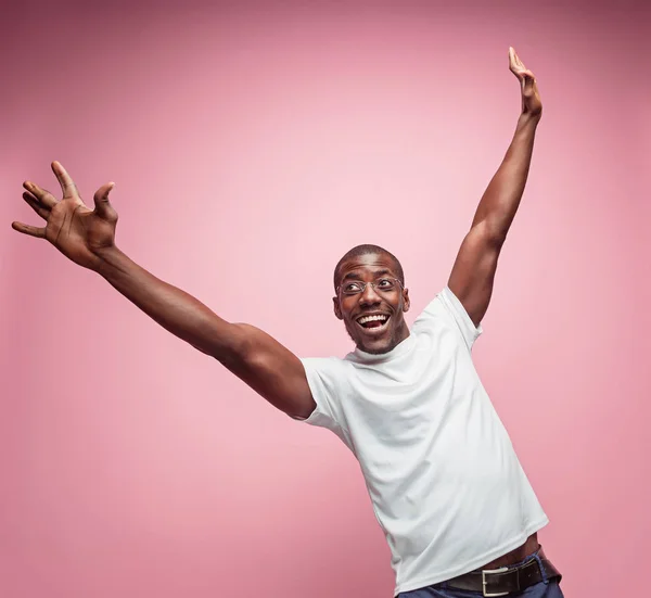 Portret bardzo szczęśliwym człowiekiem afro American — Zdjęcie stockowe