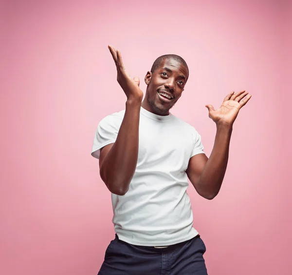 Portret bardzo szczęśliwym człowiekiem afro American — Zdjęcie stockowe