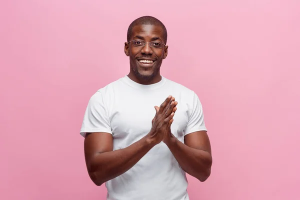 Portrait d'un homme afro américain très heureux — Photo