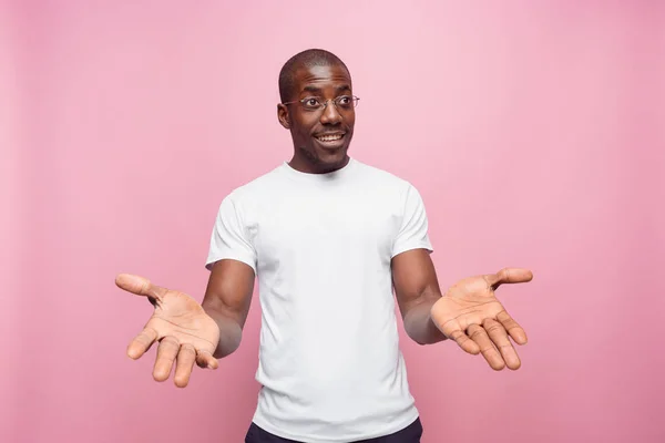 Portret van een zeer gelukkig afro-Amerikaanse man — Stockfoto