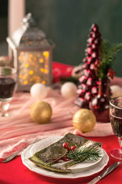 Belo cenário de mesa de Natal com decorações — Fotografia de Stock