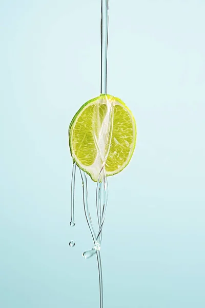 Limon-damla yağı esansiyel yağı düşüyor — Stok fotoğraf