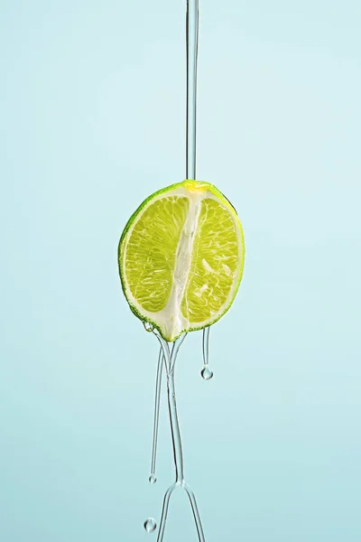 Limon-damla yağı esansiyel yağı düşüyor — Stok fotoğraf