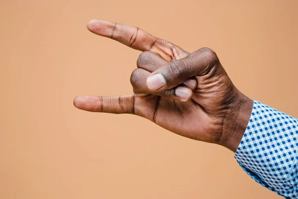 남성, 남자, 소식통, 셔츠, 손 제기 헤비메탈 록 기호를 보여주는 — 스톡 사진