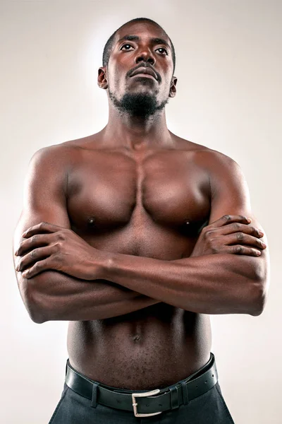 Giovane afro americano con busto nudo isolato — Foto Stock