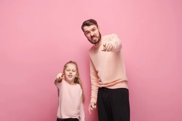 Jovem pai com sua filha bebê — Fotografia de Stock