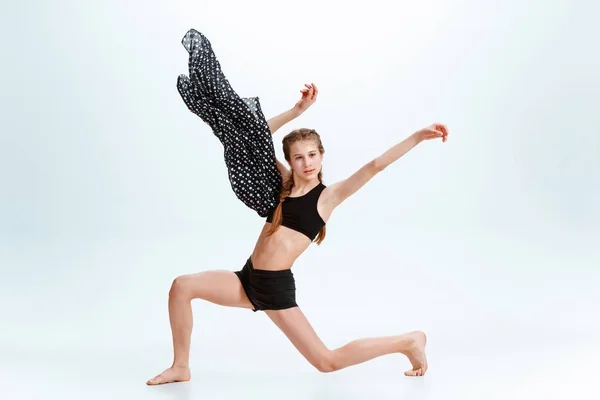 Chica joven break bailando —  Fotos de Stock