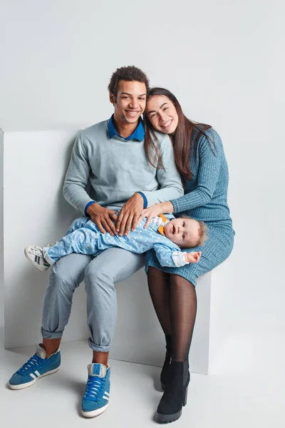 Een gelukkige familie — Stockfoto