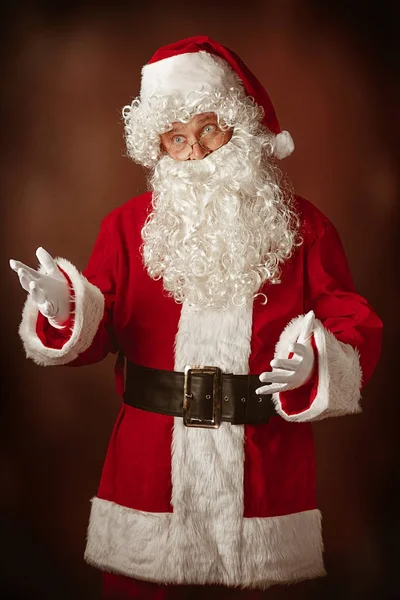 Portret van Man in Santa Claus kostuum — Stockfoto