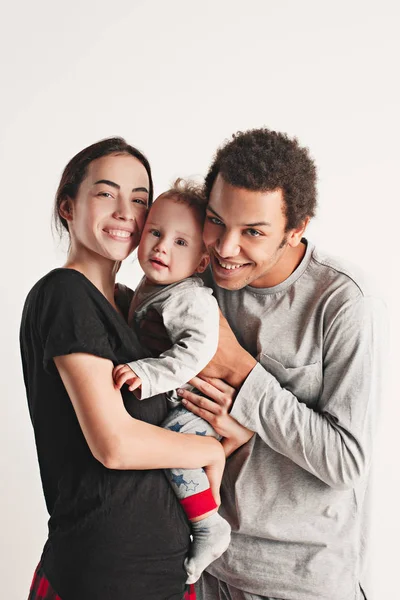En lycklig familj — Stockfoto