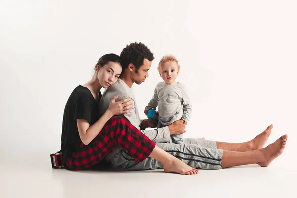 Een gelukkige familie — Stockfoto