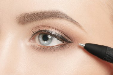 Plastik Cerrahi operasyon öncesi güzel bir genç kadın.