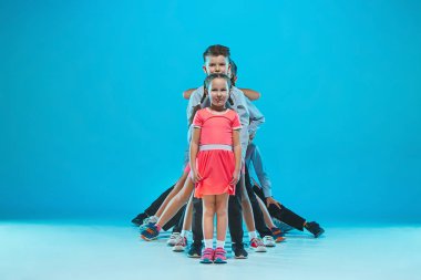 Çocuklar dans okulu, bale, hiphop, sokak, funky ve modern dansçılar