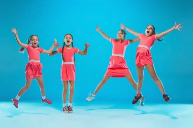 Çocuklar dans okulu, bale, hiphop, sokak, funky ve modern dansçılar