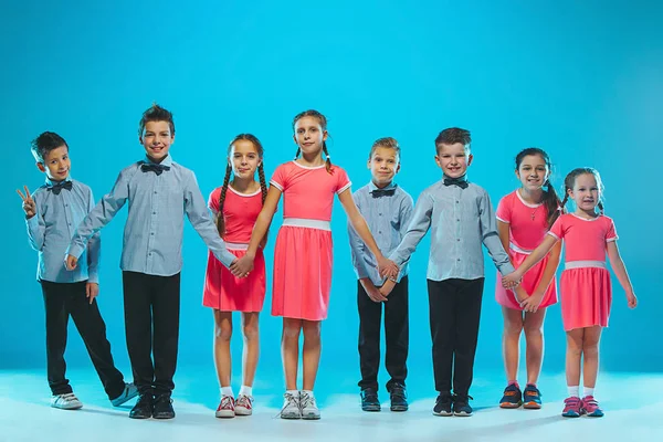 Los niños bailan escuela, ballet, hiphop, street, funky y bailarines modernos — Foto de Stock