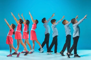 Çocuklar dans okulu, bale, hiphop, sokak, funky ve modern dansçılar