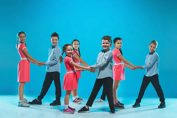 Çocuklar dans okulu, bale, hiphop, sokak, funky ve modern dansçılar