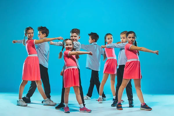 Çocuklar dans okulu, bale, hiphop, sokak, funky ve modern dansçılar