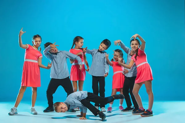 Çocuklar dans okulu, bale, hiphop, sokak, funky ve modern dansçılar