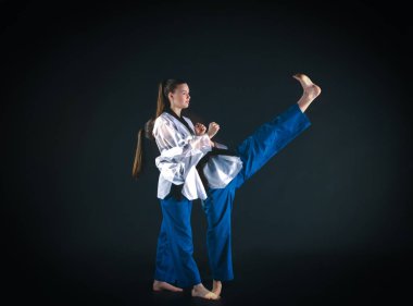 Siyah kuşak karate kızla
