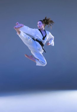Siyah kuşak karate kızla