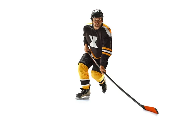Un jugador de hockey hombre caucásico en silueta de estudio aislado sobre fondo blanco — Foto de Stock