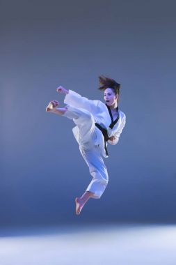 Siyah kuşak karate kızla