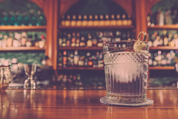 Koktajl w barze — Zdjęcie stockowe