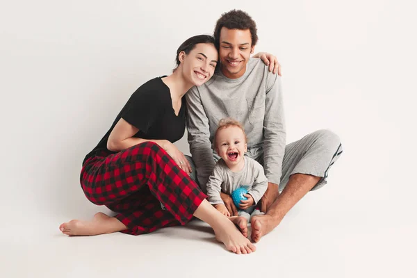 Uma família feliz — Fotografia de Stock