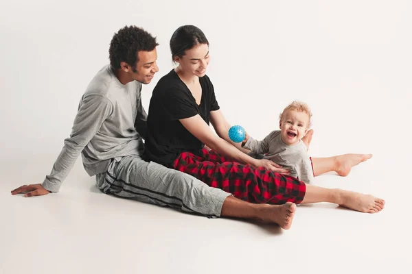 Uma família feliz — Fotografia de Stock