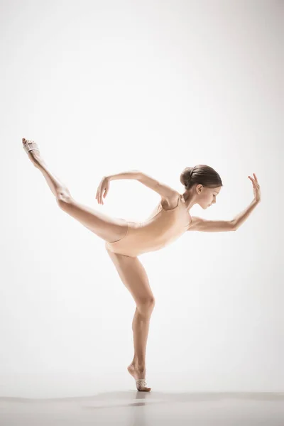 青少年现代芭蕾舞演员 — 图库照片