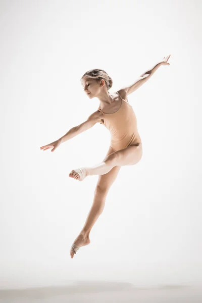 청소년 현대 발레 댄서 — 스톡 사진