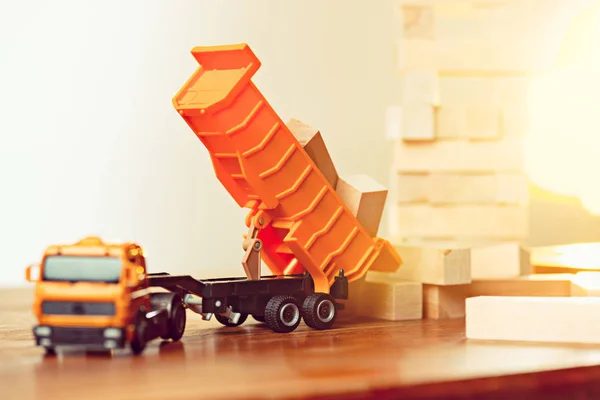 The toy car and building truck on wooden table — Stock Photo, Image