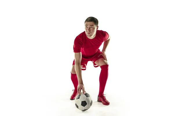 Footballeur professionnel avec ballon isolé fond blanc — Photo