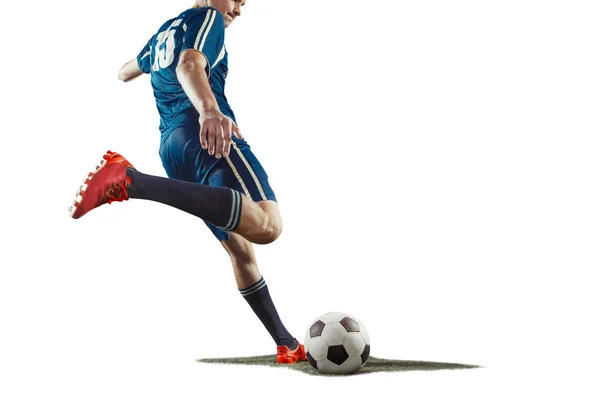 Um jogador de futebol caucasiano homem isolado no fundo branco — Fotografia de Stock