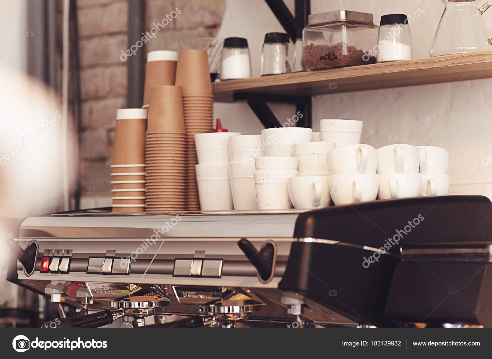 Eine Tischdekoration Für Kaffee An Der Theke Ein Coffee House Eine Tischdekoration Für Kaffee An Der Theke Ein Coffee House Stockfoto