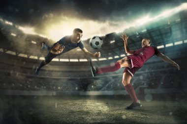 Futbolcu stadyum alanında hareket