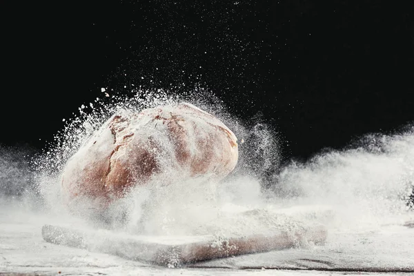 Tablo yakın çekim taze ekmek