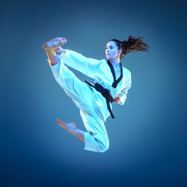 Siyah kuşak karate kızla