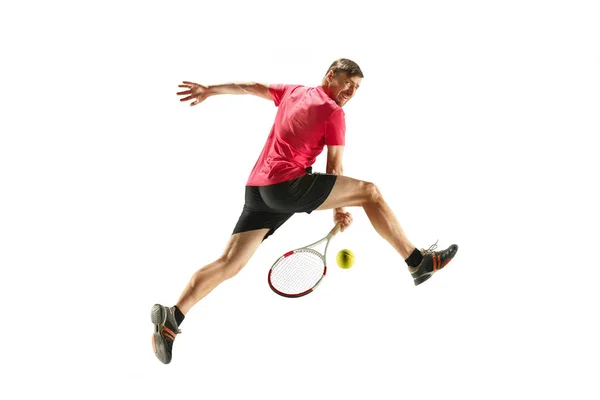 一人の白人男は白い背景に分離されたテニス プレーヤーを再生 — ストック写真