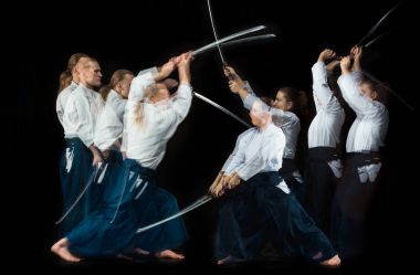 Erkek ve kadın, dövüş sanatları okulu Aikido eğitimi mücadele